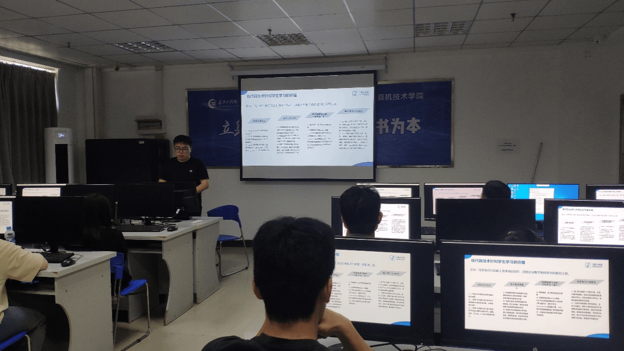 2024年職業教育活動周 計算機技術學院師生展風采，技術咨詢與技術服務雙管齊下